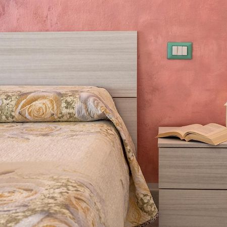 Il Nespolo , Vicino Alle Spiagge, Per Coppie E Famiglie ألغيرو المظهر الخارجي الصورة